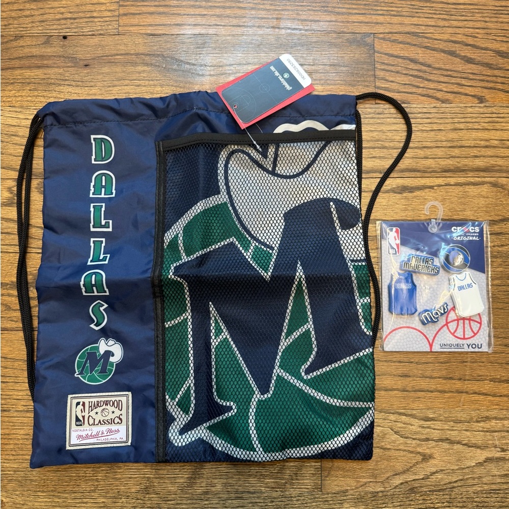 Gift set: Mitchell & Ness Dallas Mavericks Cinch Bag, Crocs Jibbitz—5 Pack, NWT